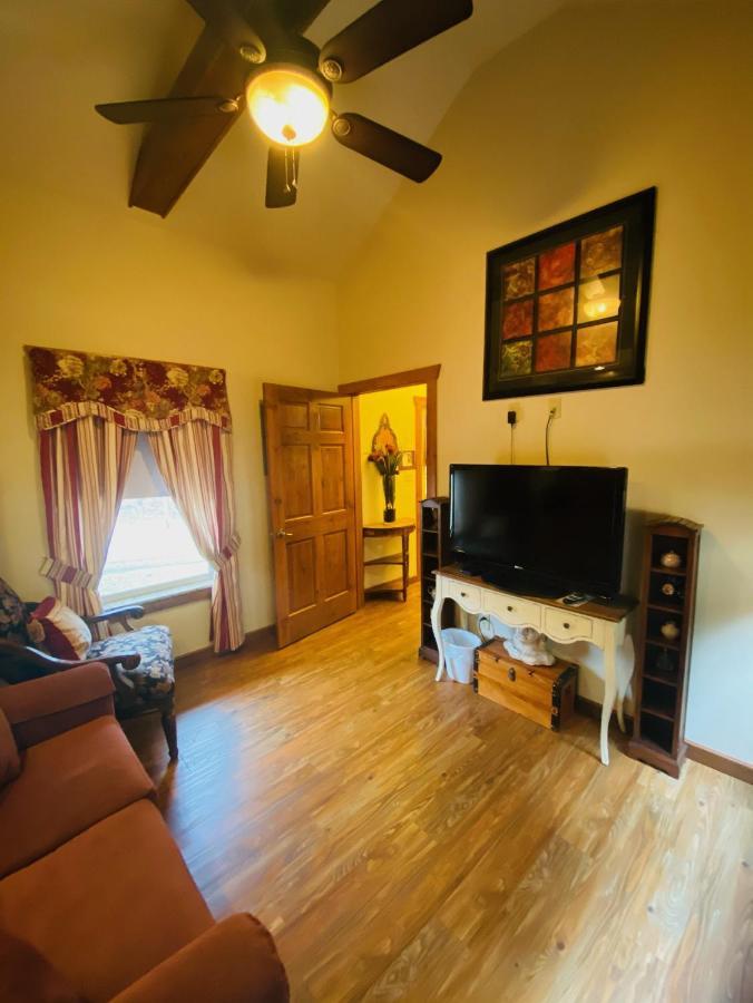 All Seasons Treehouse Village Eureka Springs Exterior photo