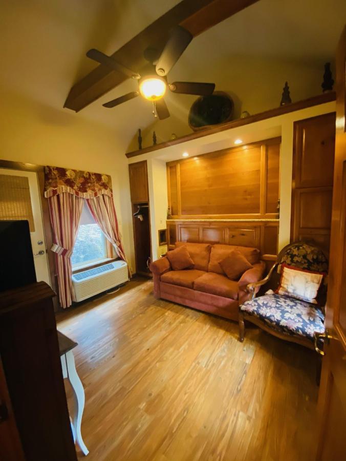 All Seasons Treehouse Village Eureka Springs Exterior photo