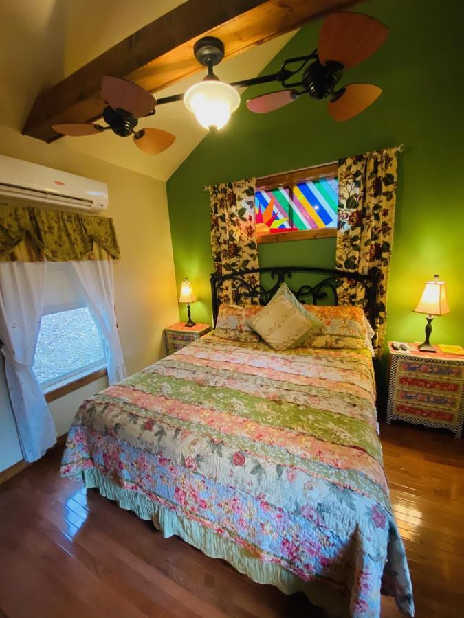 All Seasons Treehouse Village Eureka Springs Exterior photo